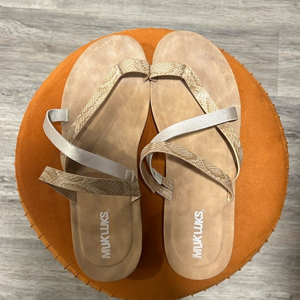 Mukluks Strapy Sandals​